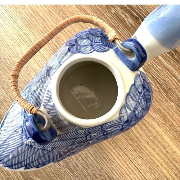 Vintage blue and white porcelain duck teapot - Picture 9 of 12